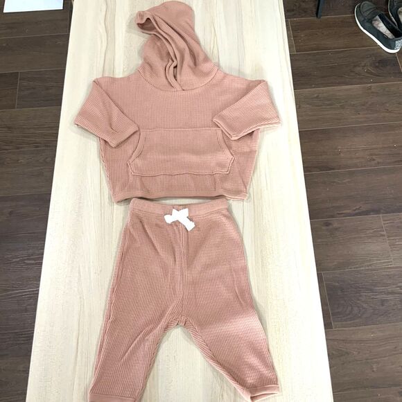 NWT!! 2 Piece Thermal Pant and Hoodie Set in Mauve in Newborn By Little Co. - Picture 1 of 6